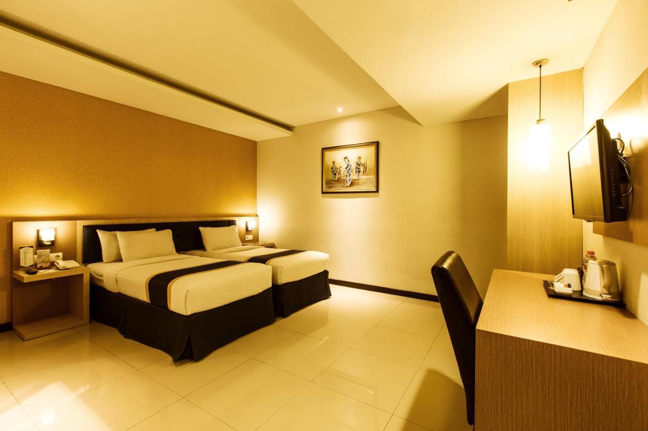 D'Best Hotel Pasar Baru Bandung Exterior photo