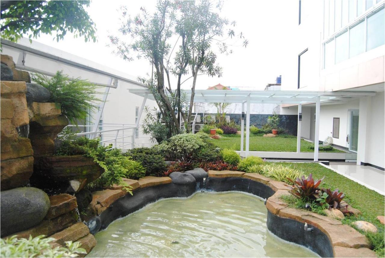 D'Best Hotel Pasar Baru Bandung Exterior photo