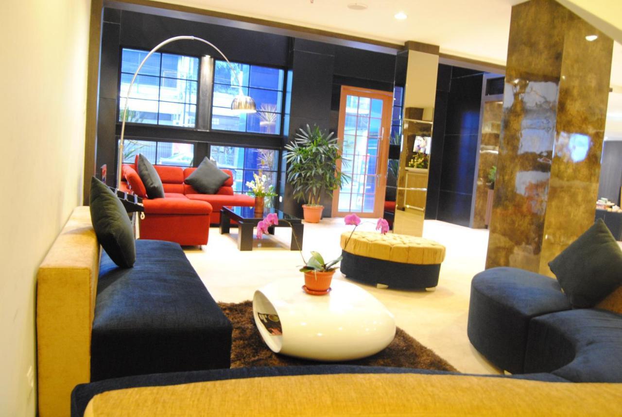 D'Best Hotel Pasar Baru Bandung Exterior photo