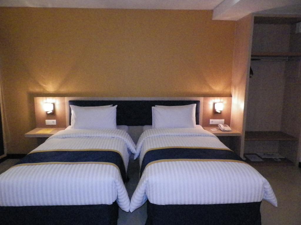 D'Best Hotel Pasar Baru Bandung Room photo