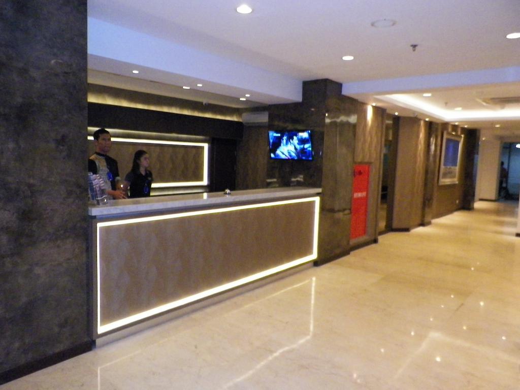 D'Best Hotel Pasar Baru Bandung Exterior photo