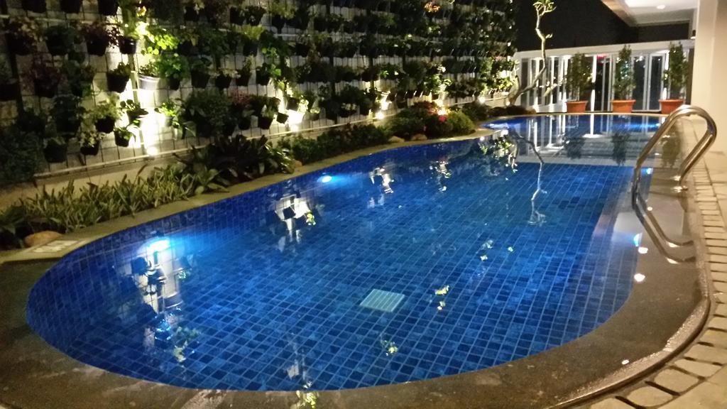 D'Best Hotel Pasar Baru Bandung Exterior photo